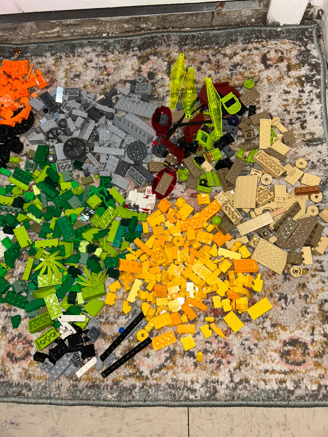 Over 200 Lego  pieces 🥕 - photo 3