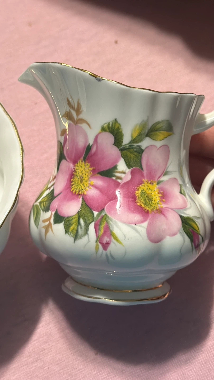 Rare ROYAL ALBERT Vintage Creamer Sugar Bowl Set Floral Design - photo 2