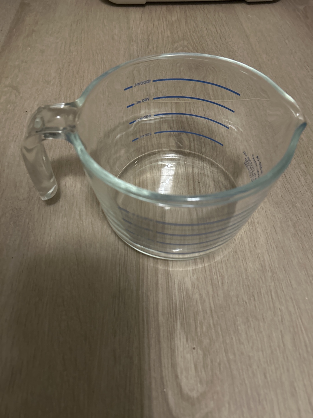 Glass Pyrex Measuring Cup with Blue Lid - photo 2