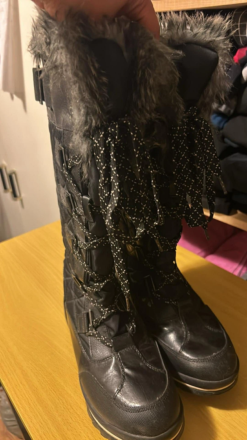 Black Quilted Winter Boots with Fur Trim Size 39 🥕
