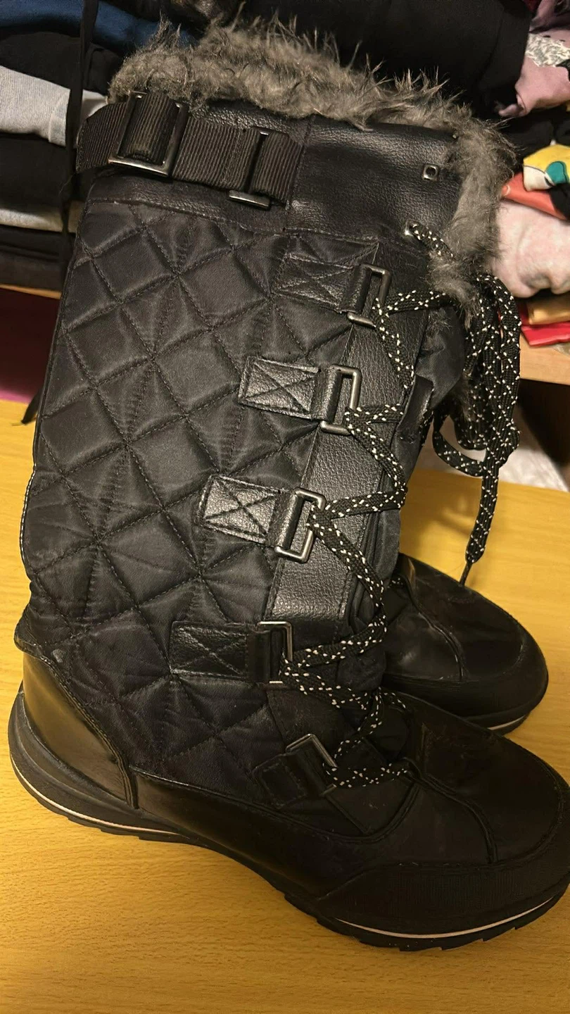 Black Quilted Winter Boots with Fur Trim Size 39 🥕 - photo 2