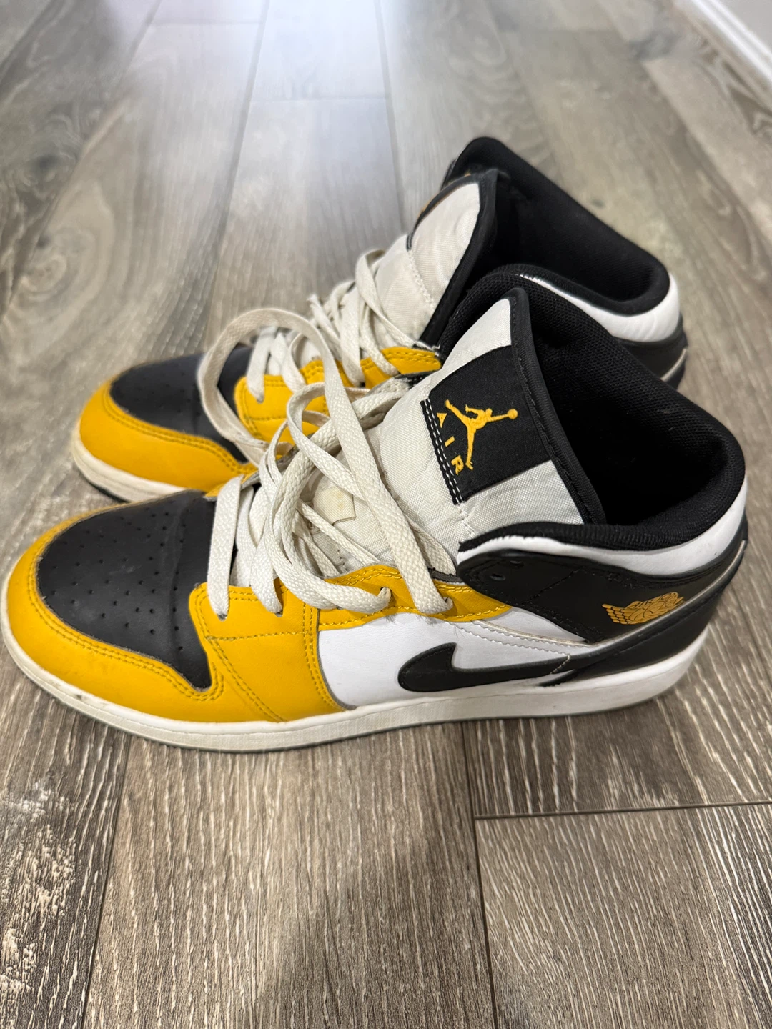 Air Jordan 1 Mid "Yellow Toe" Sneakers