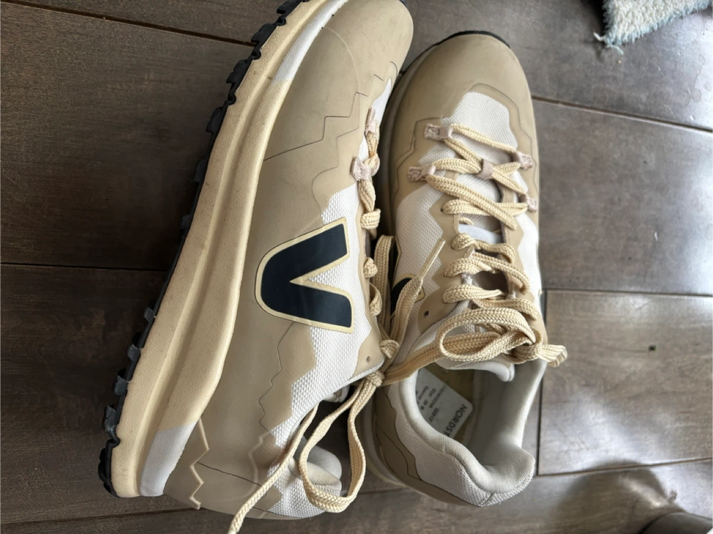 Veja V-10 Sneakers - photo 4
