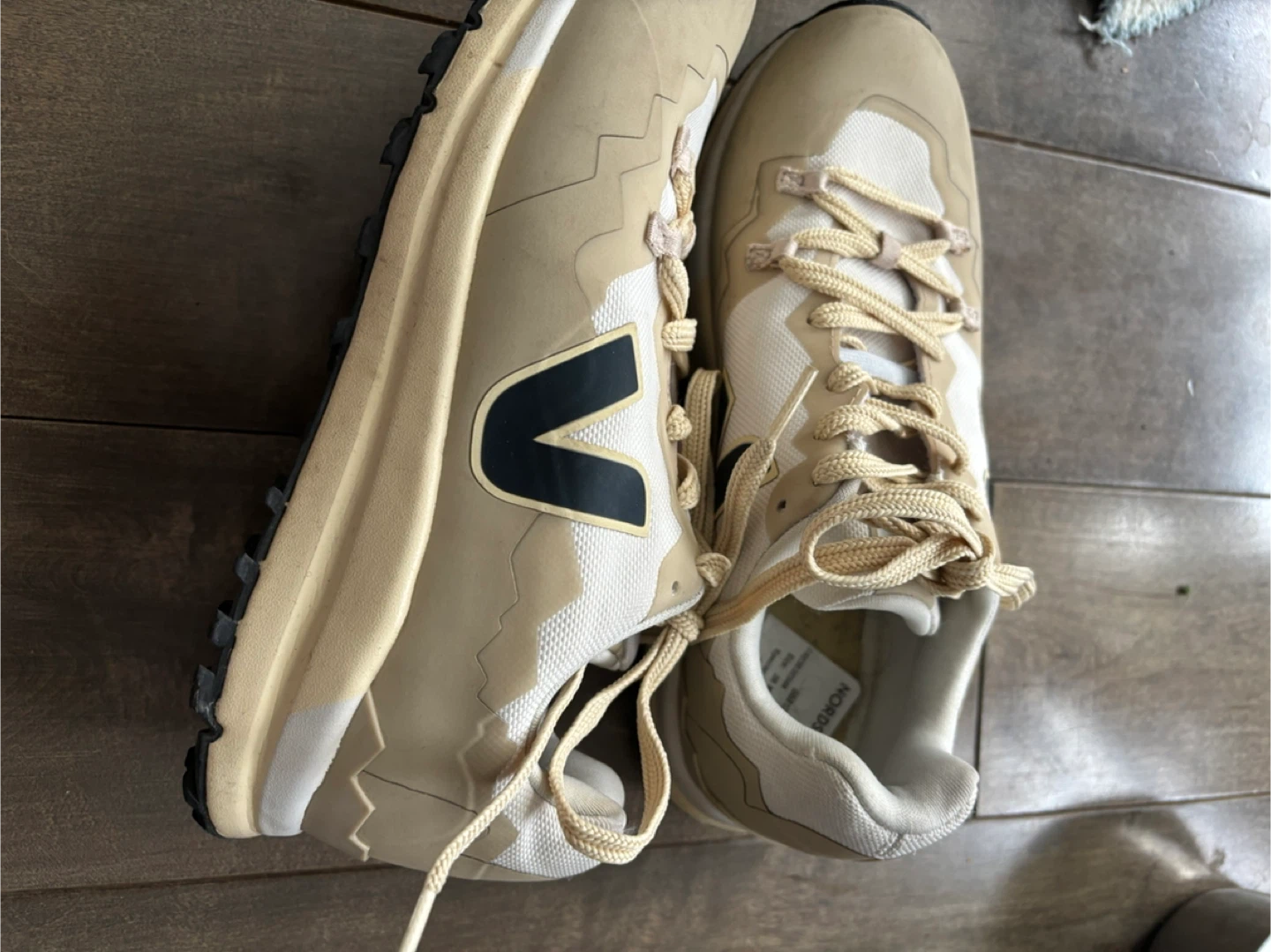 Veja V-10 Sneakers - photo 5