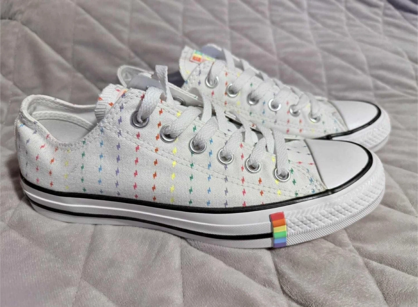 Pride Converse size 7.5