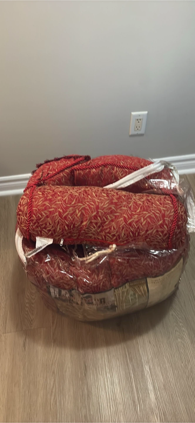 Red and Gold Leaf Print Comforter Set