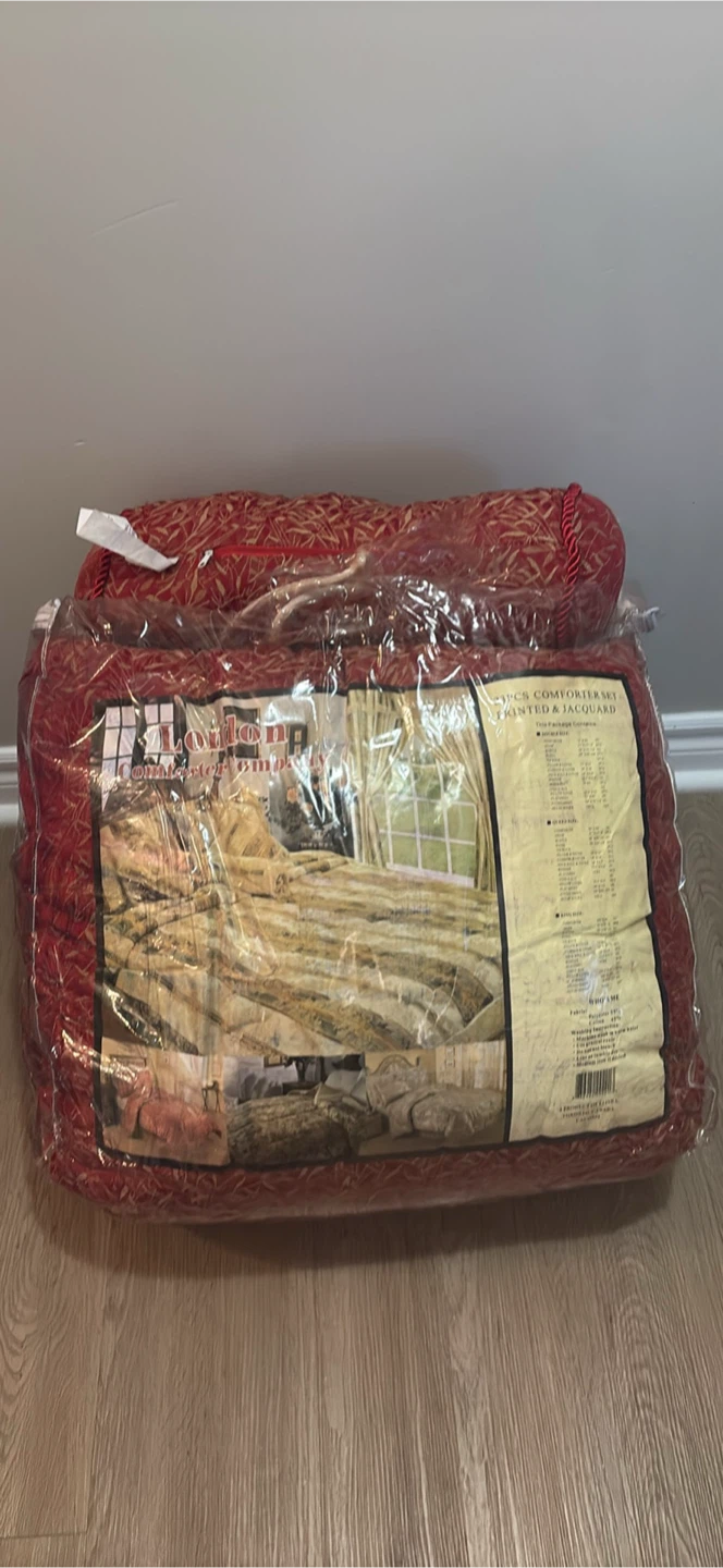 Red and Gold Leaf Print Comforter Set - photo 3