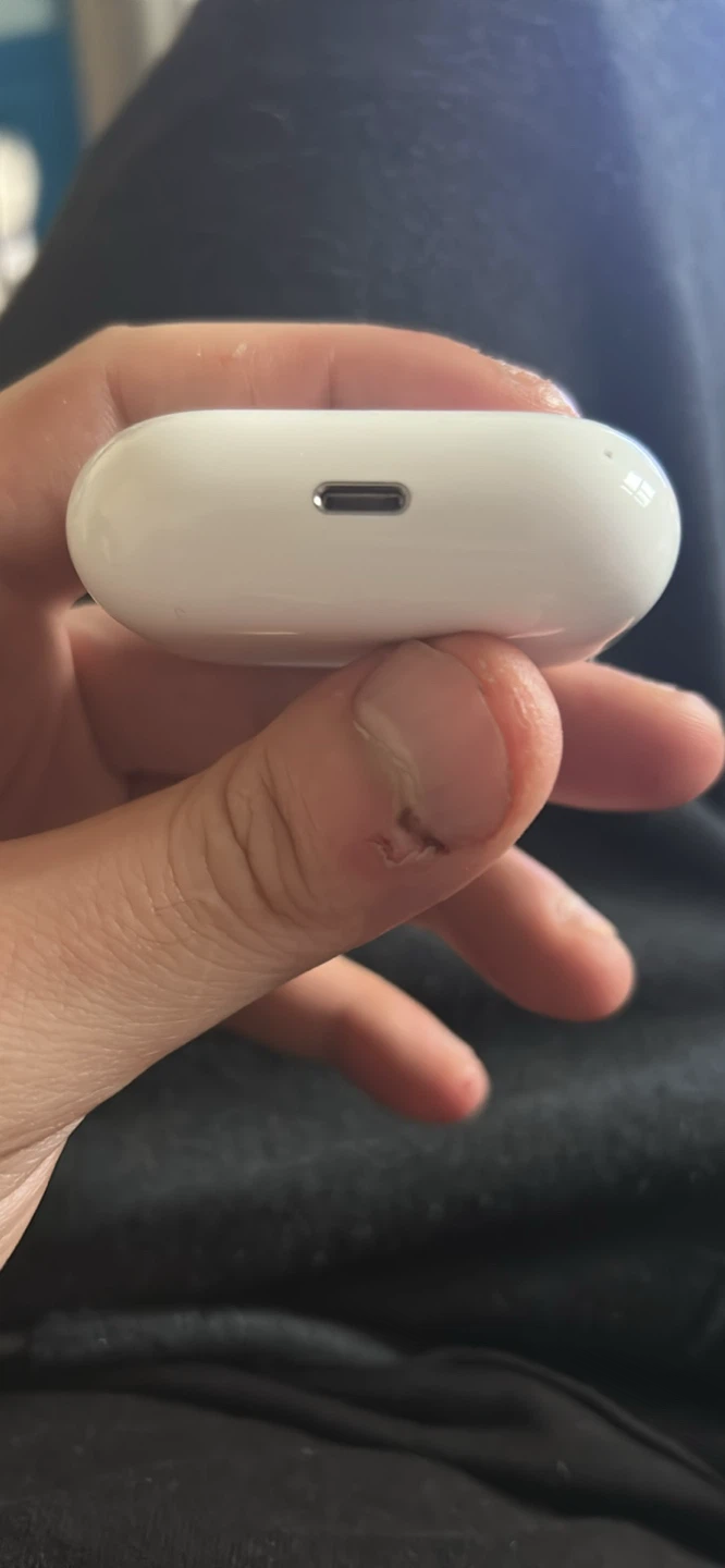 Apple AirPods Pro Charging Case only one headphone works - photo 2