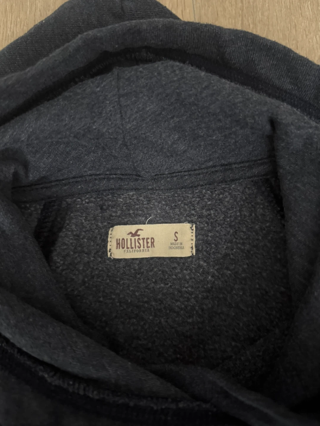 Vintage Hollister "22" Graphic Hoodie - photo 3