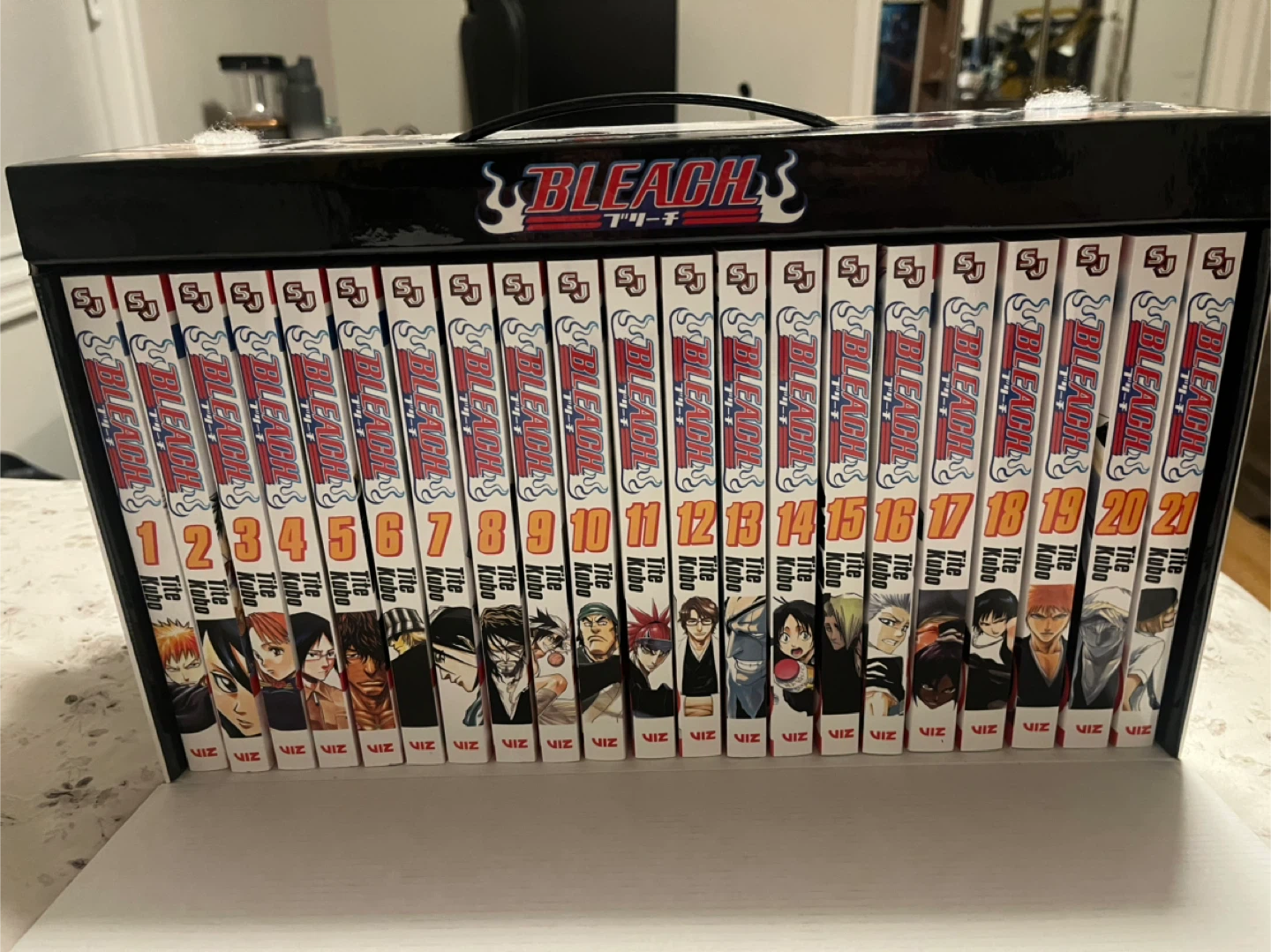 Bleach Manga Volumes 1-21 Box Set - photo 2