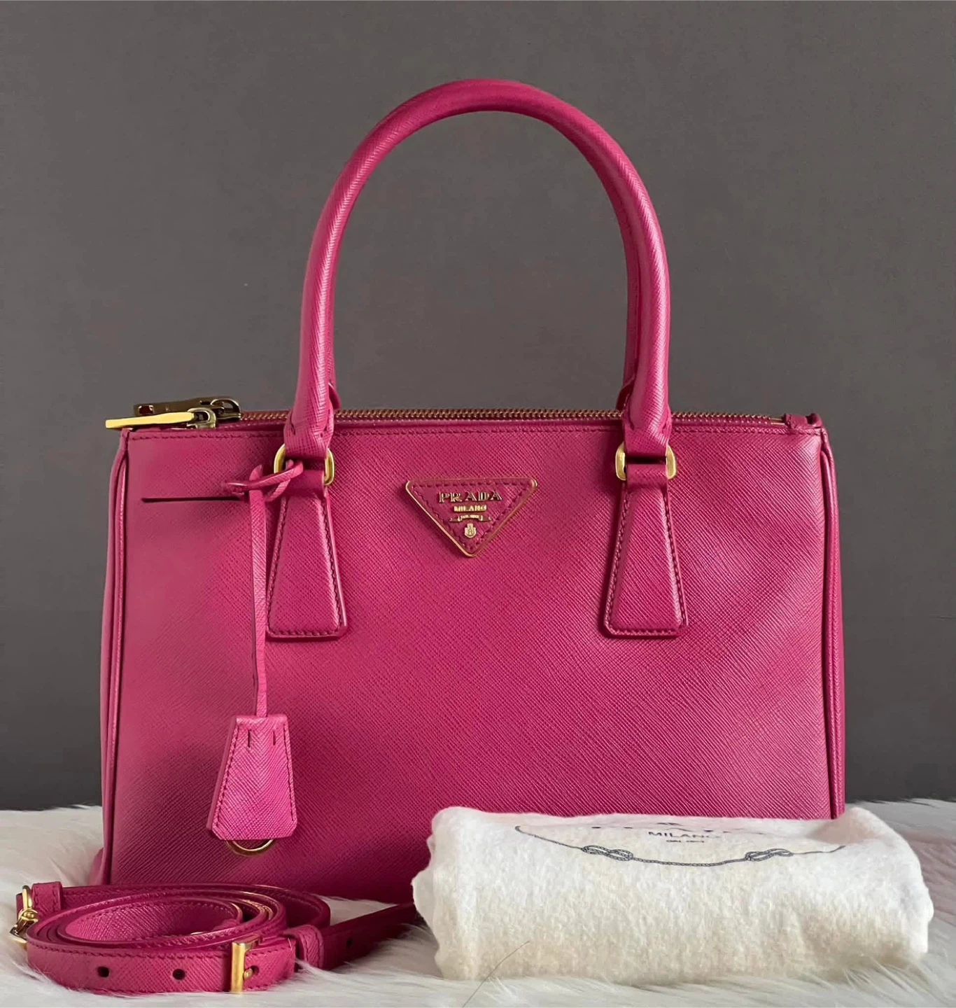 FOR SALE ✨PRE-LOVED  Prada Saffiano Lux Medium Galleria Zip Tote