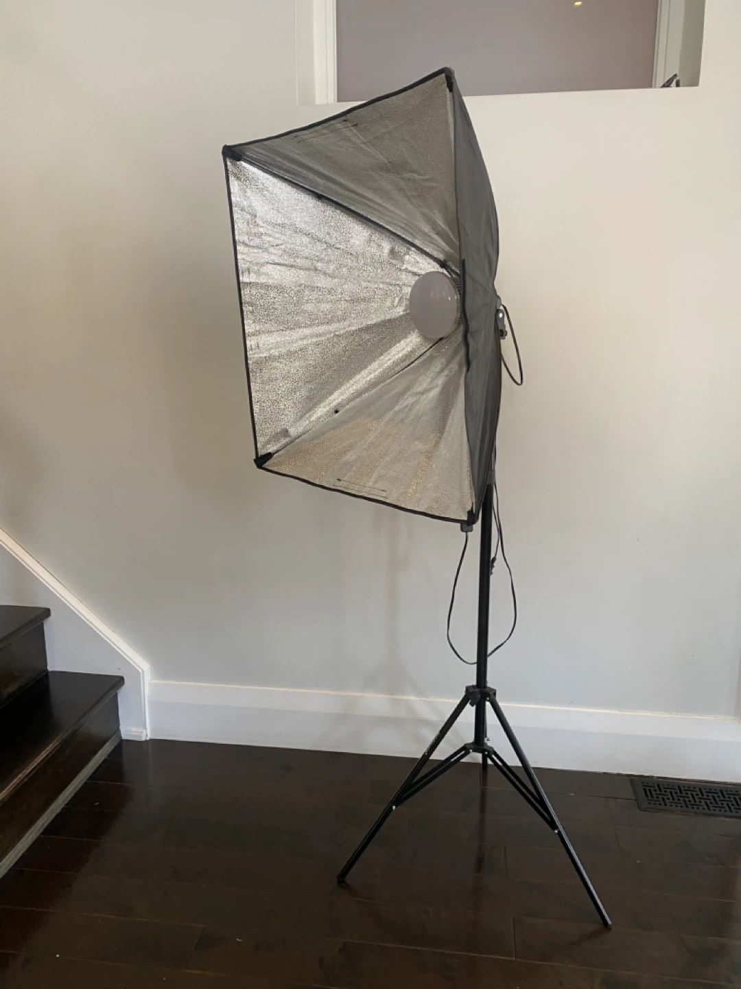 Neewer Softbox Lighting & Background Kit with 2 Light Bulbs - photo 4