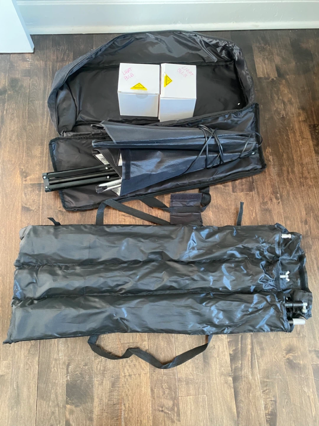 Neewer Softbox Lighting & Background Kit with 2 Light Bulbs - photo 2