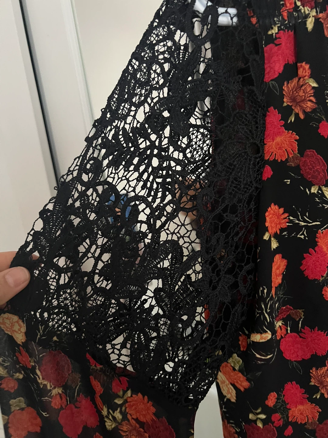 Guess Floral Lace Sleeve Blouse - photo 2