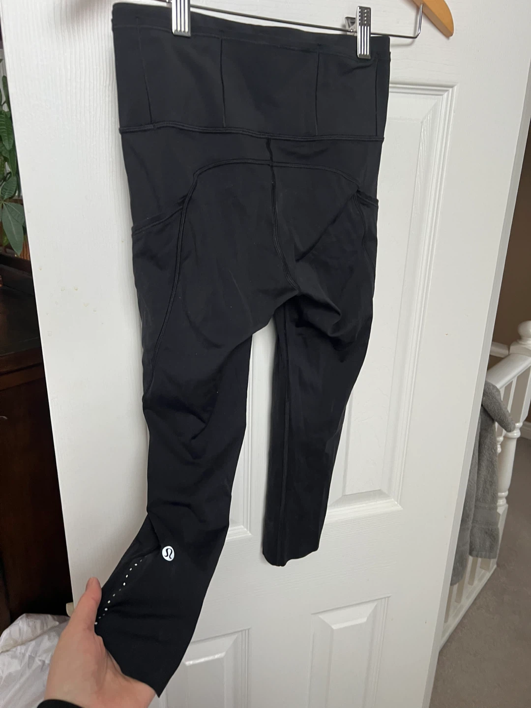 Lululemon Black Crop Leggings Size 4 - photo 3