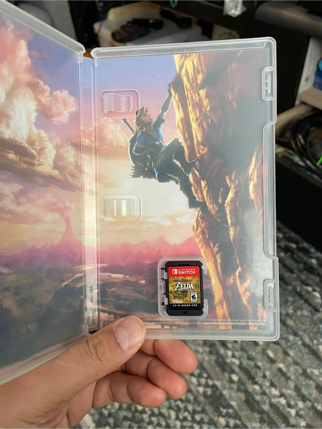 The Legend of Zelda: Breath of the Wild Nintendo Switch Game - photo 2