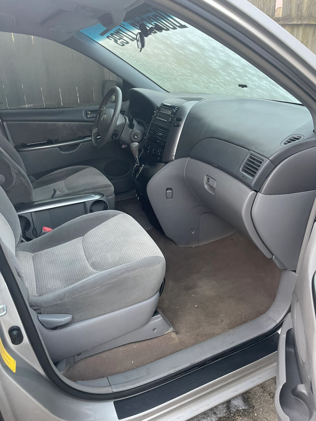 Toyota Sienna LE Minivan - photo 5