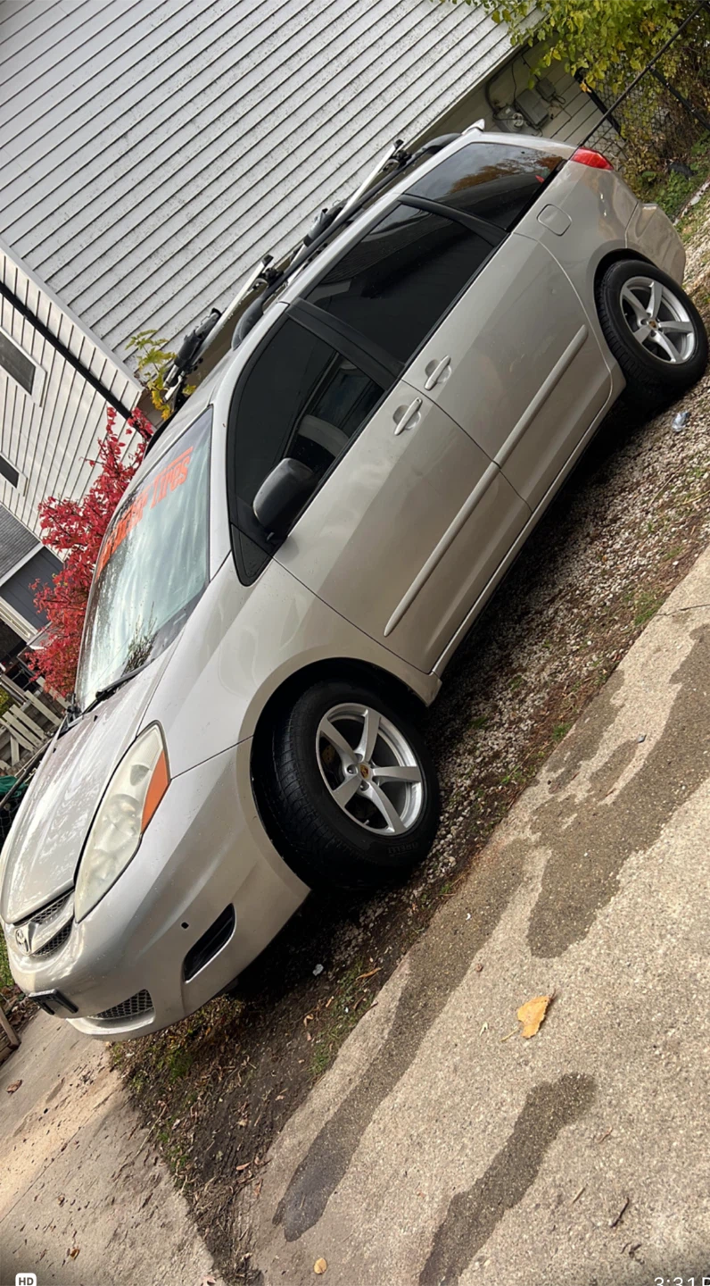 Toyota Sienna LE Minivan