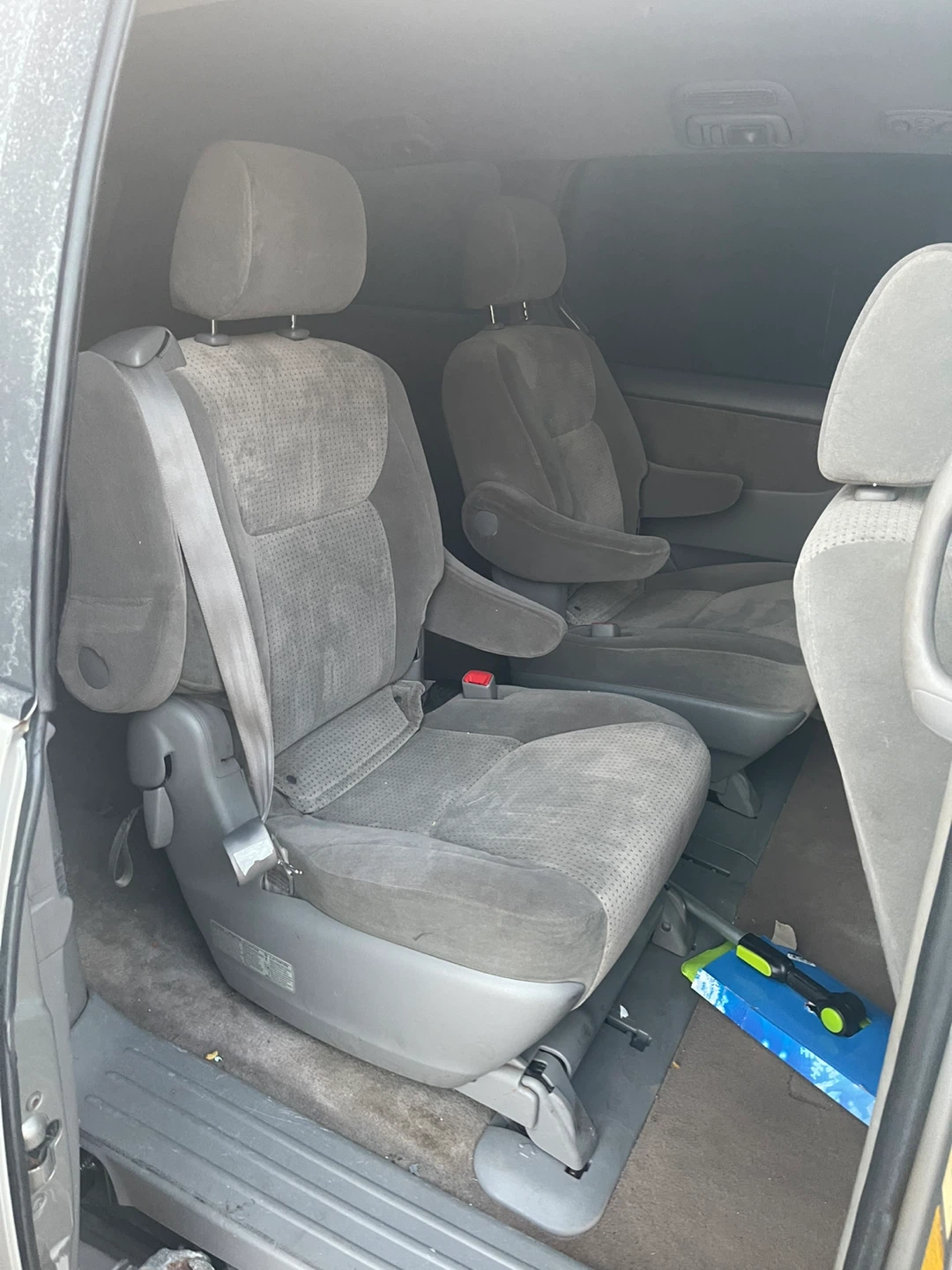 Toyota Sienna LE Minivan - photo 3