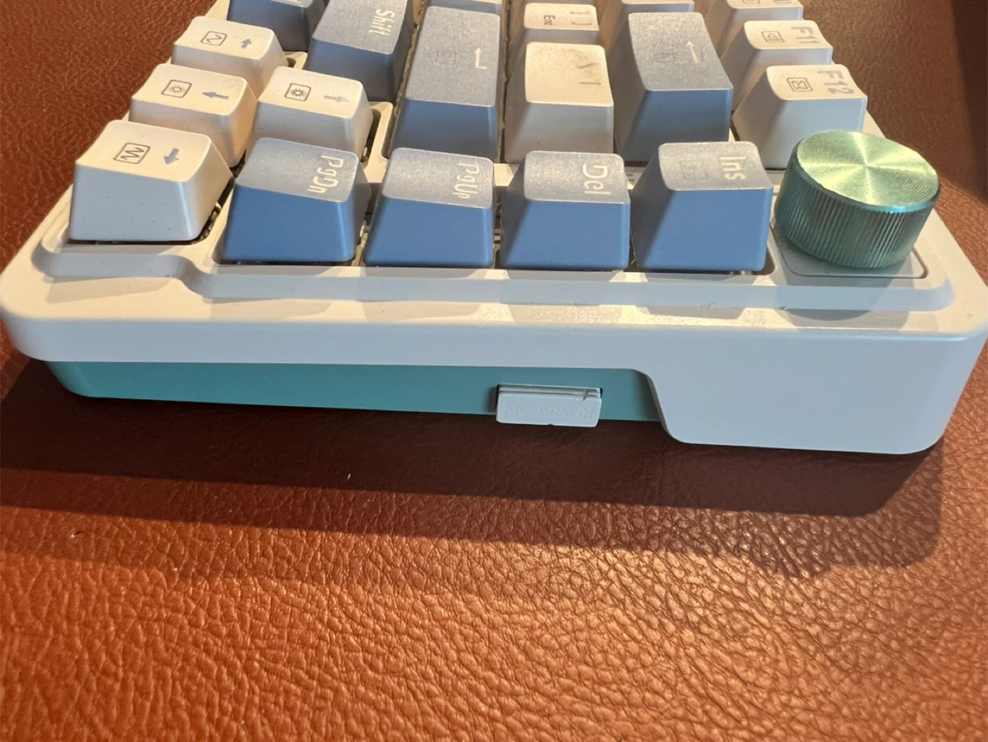 MUST GO BY MONDAY! Wireless mechanical keyboard - photo 4