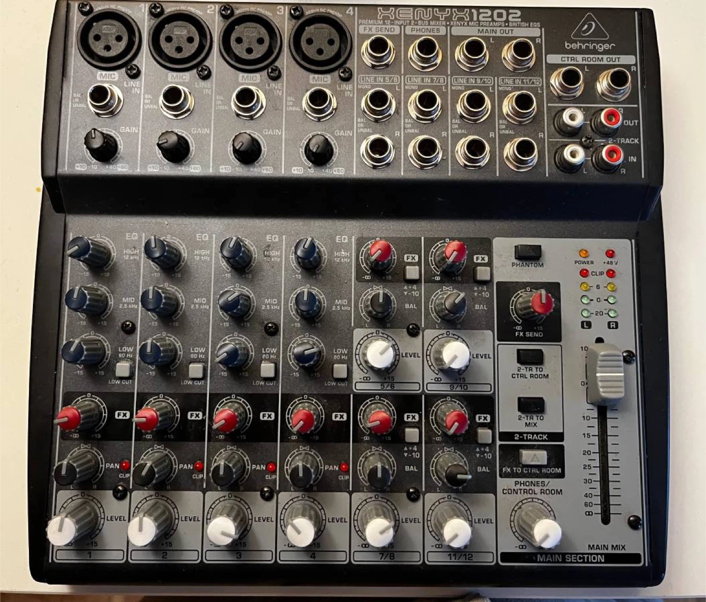 Berhringer XENYX1202 Premium 12-Input 2-Bus Mixer