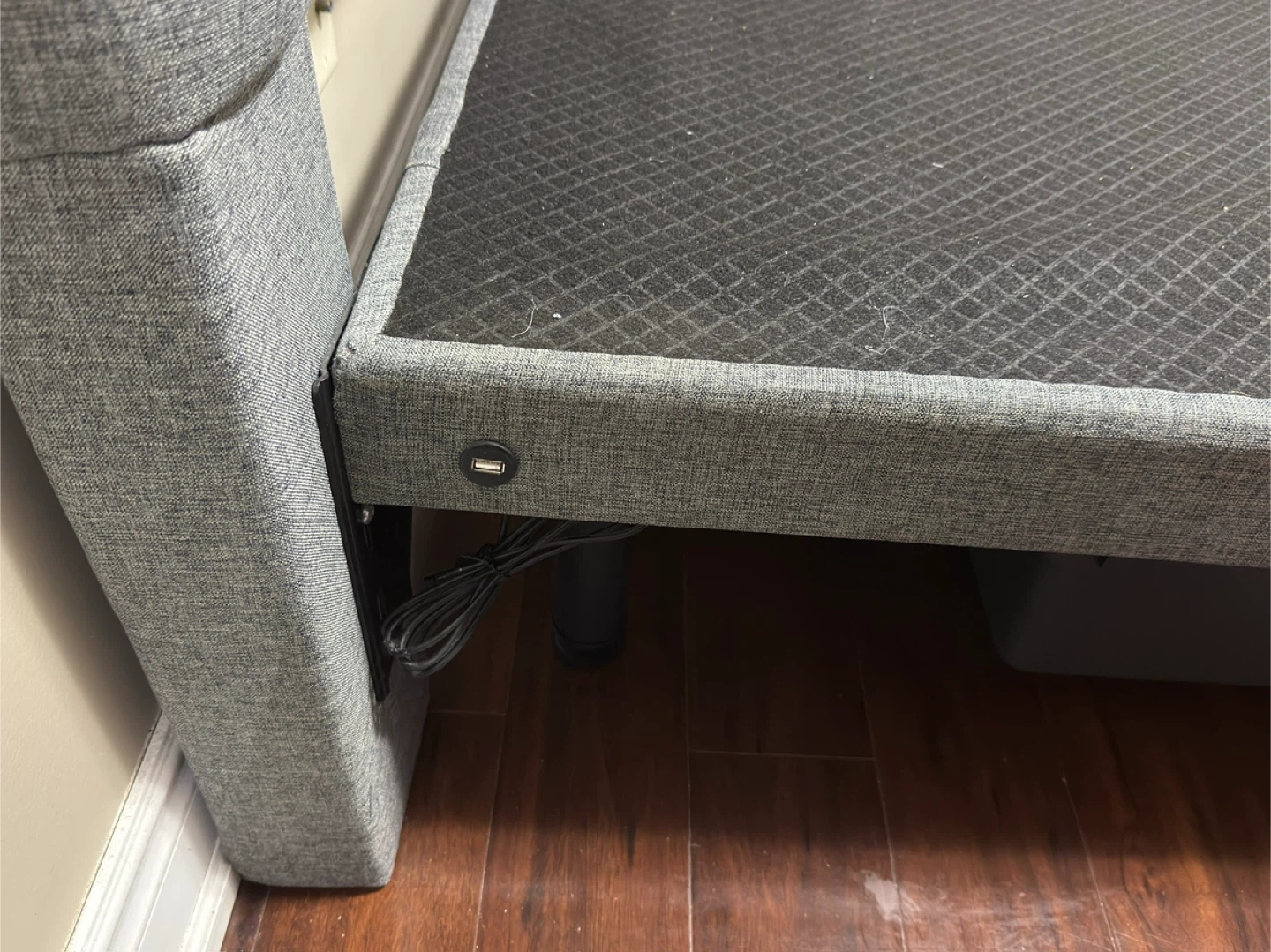 Queen Bed Frame with 4 drawers and USB Ports - photo 3