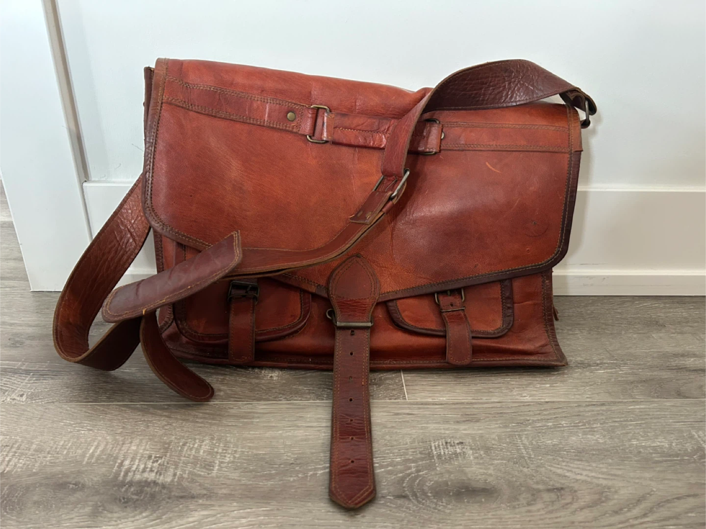 Vintage cognac leather satchel / messenger bag