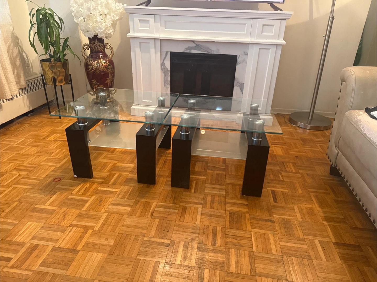 🥕Glass side table with black legs