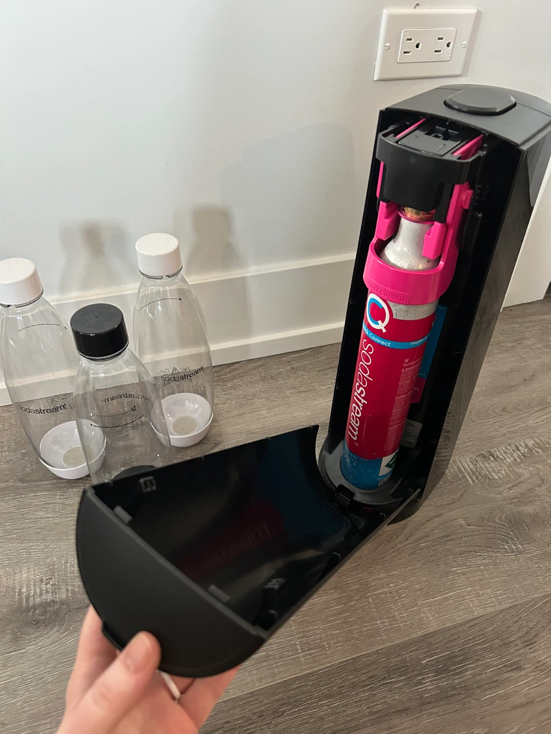 SodaStream Terra Sparkling Water/ Soda Maker with 3 Bottles - photo 4