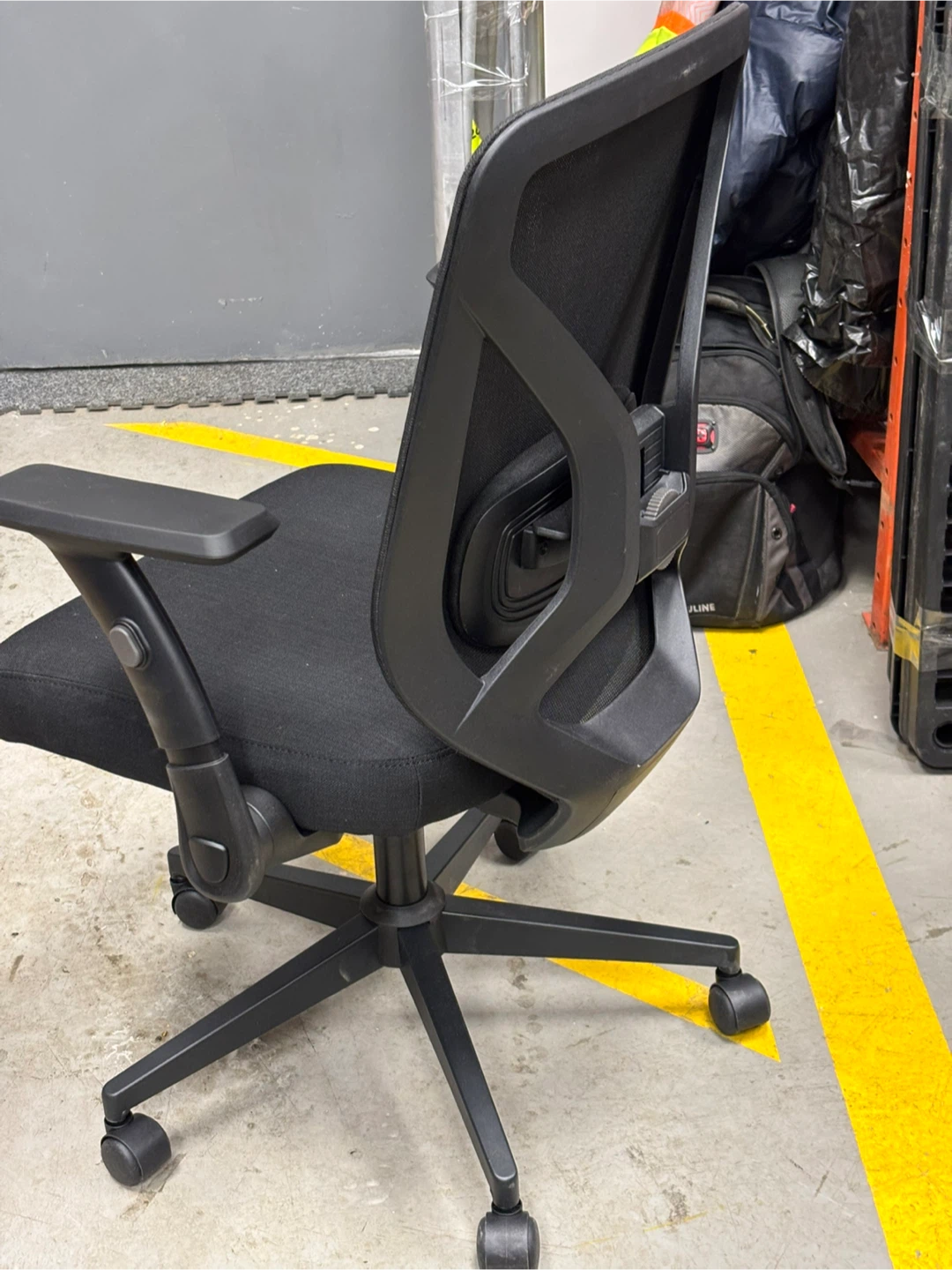 Black Mesh Back Office Chair with Adjustable Arms - photo 4