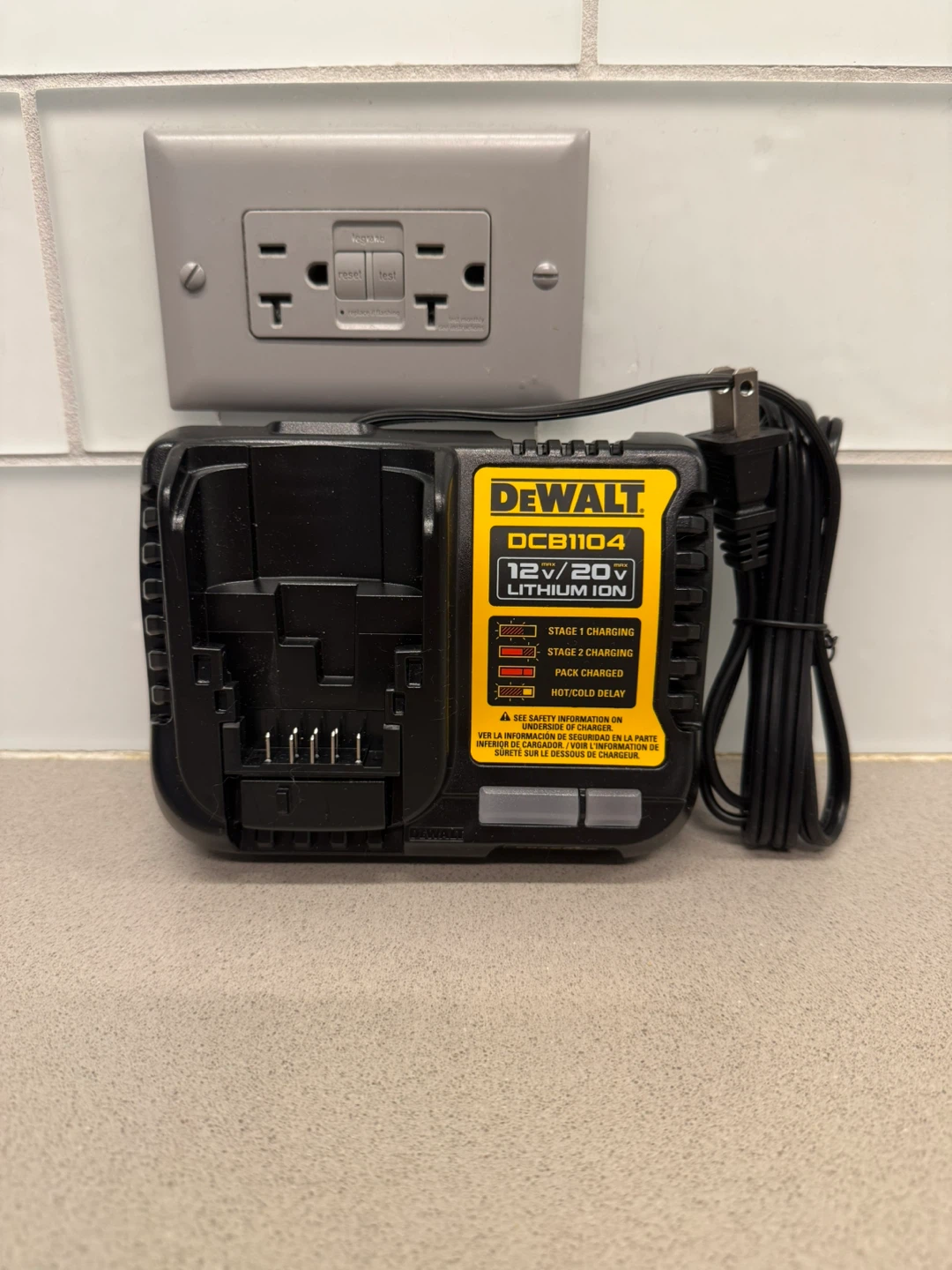 Dewalt charger DCB1104 - Brand new