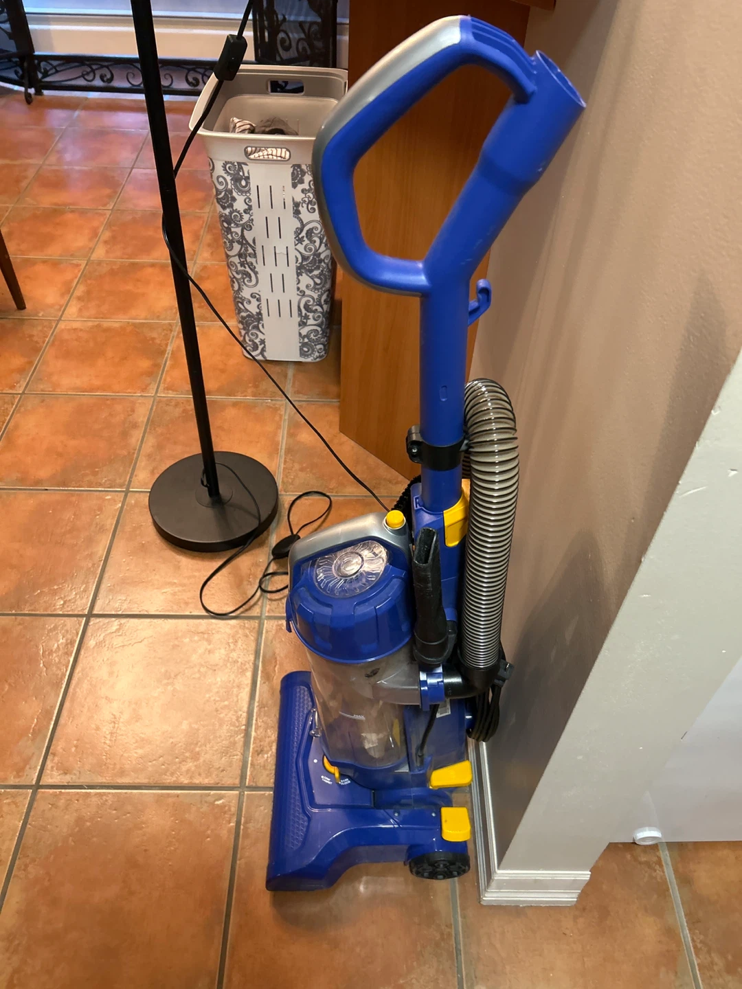 Eureka Floor Vacuum w/ power brush head - photo 2