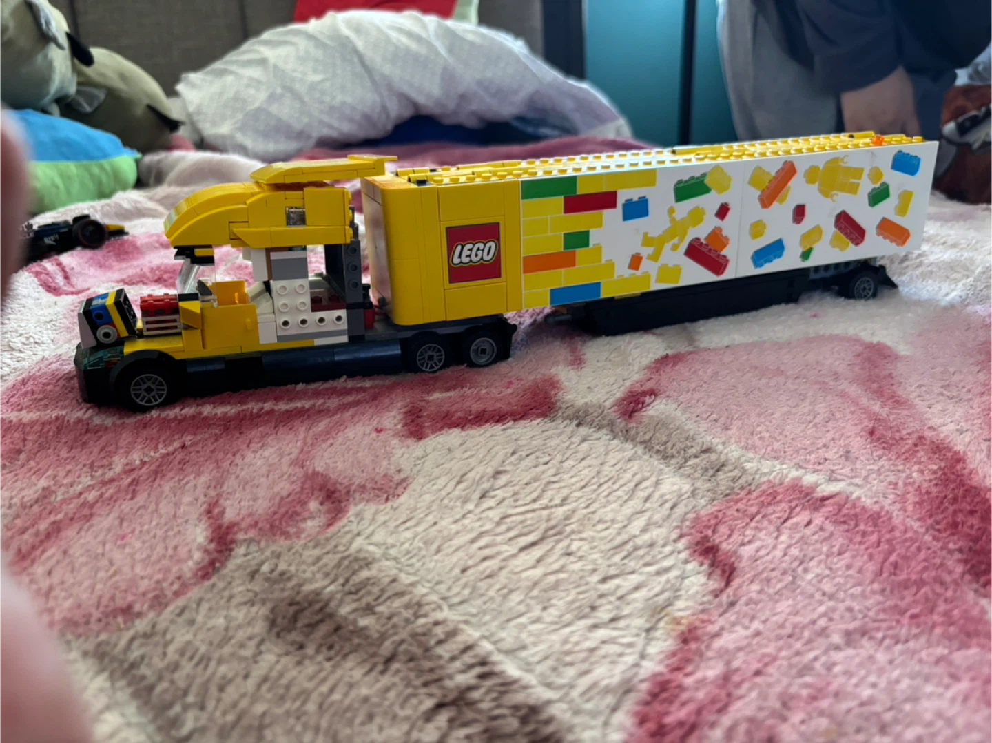 LEGO City Yellow Delivery Truck - photo 2