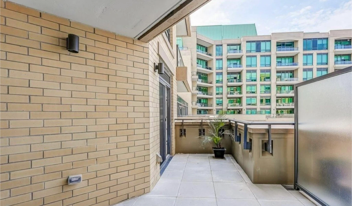 Stouffville 1 Bed Condo + Utilities Included!! - photo 4