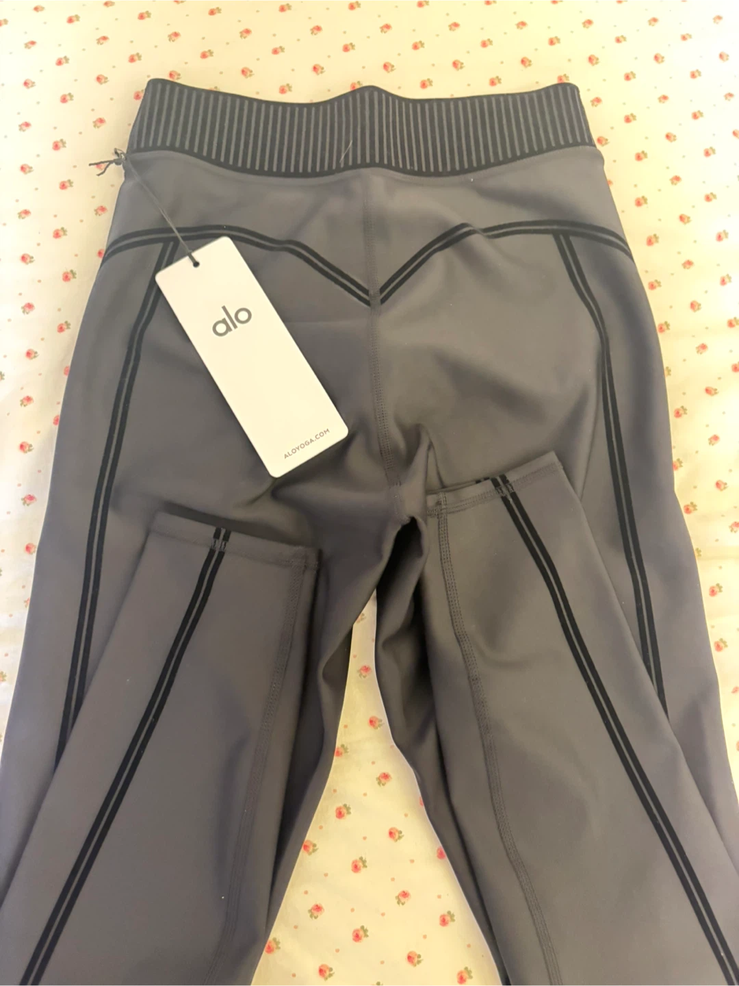 Alo Yoga Airlift High-Waist 7/8 Line Up Legging - Black, Size XS - photo 3
