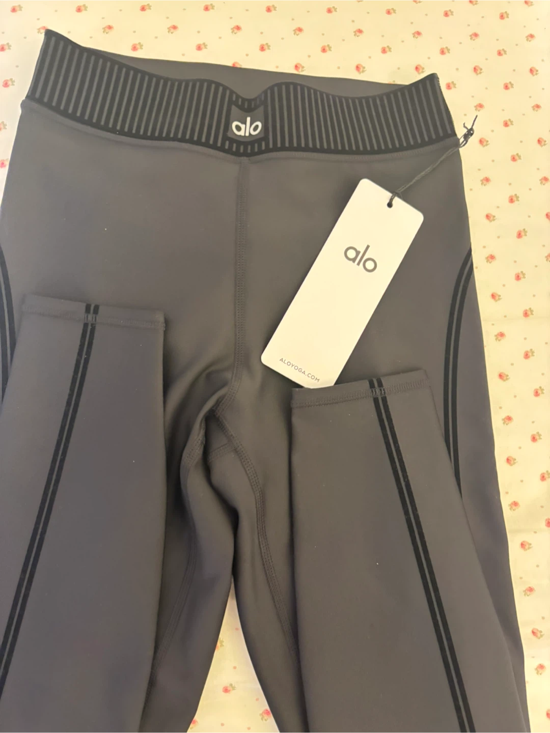 Alo Yoga Airlift High-Waist 7/8 Line Up Legging - Black, Size XS - photo 4
