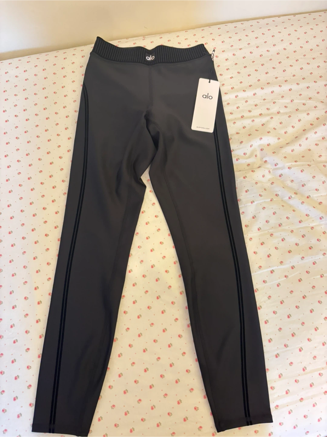 Alo Yoga Airlift High-Waist 7/8 Line Up Legging - Black, Size XS