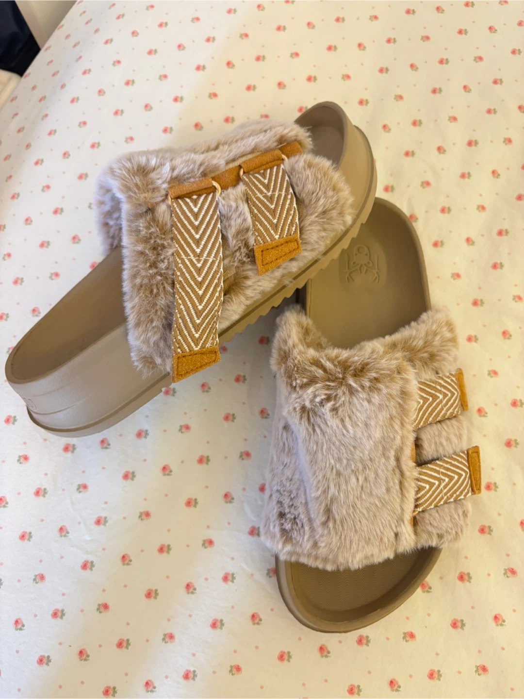 KUALIU Furry Slides - Women's Size 8