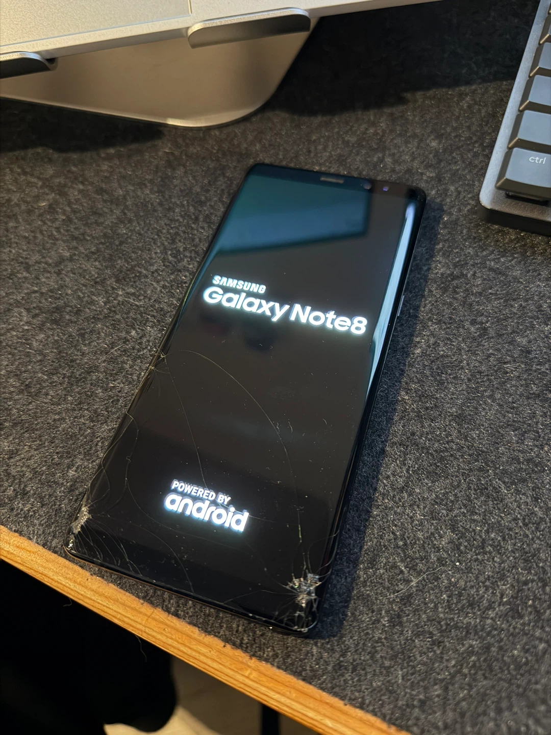 Samsung Galaxy Note 8 - Cracked Screen