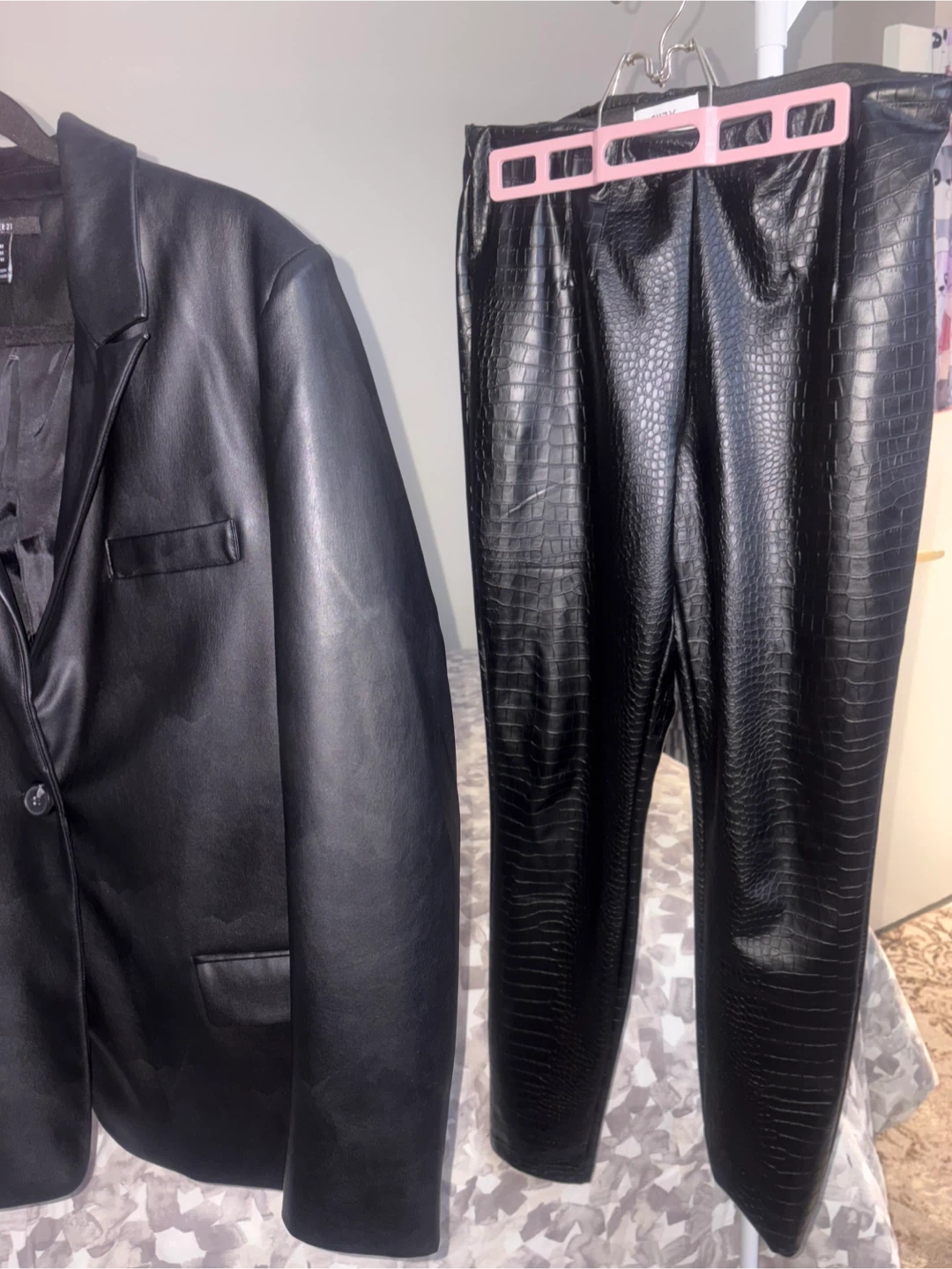 Ensemble veste et pantalon en faux cuir noir Forever 21 - photo 3