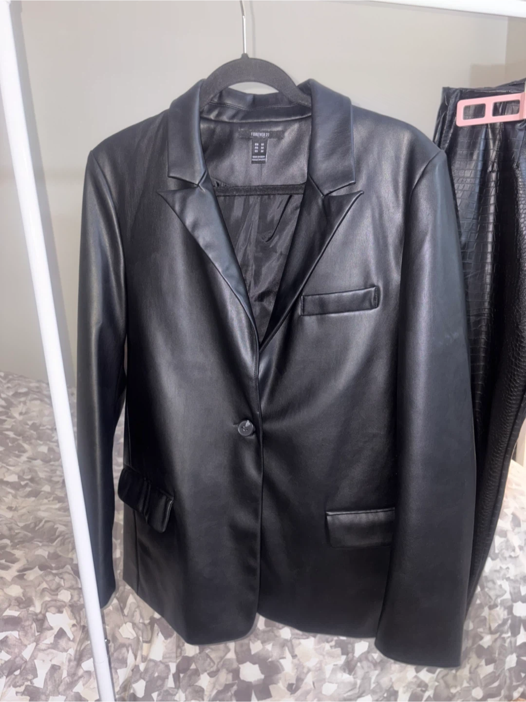 Ensemble veste et pantalon en faux cuir noir Forever 21 - photo 2