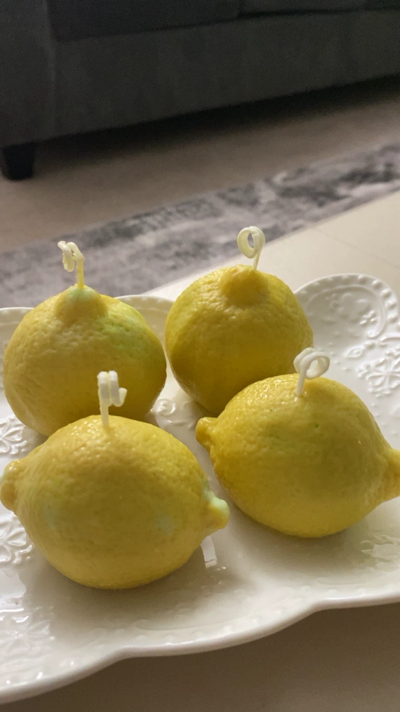 Set of 4 Lemon Scented Candles