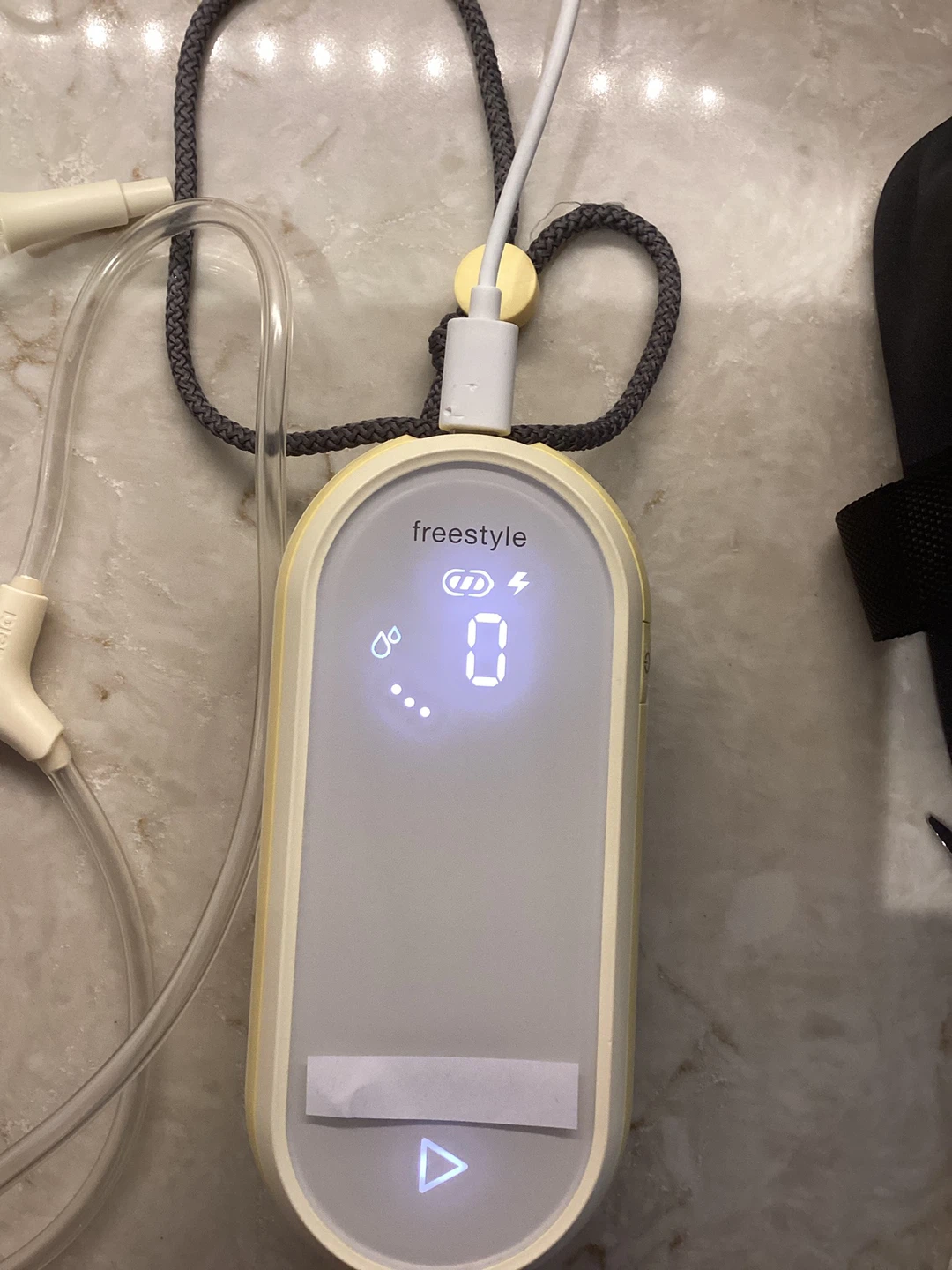 MEDELA FREESTYLE BREASTFEEDING PUMP & EXTRAS (SEE DETAILS) - photo 4