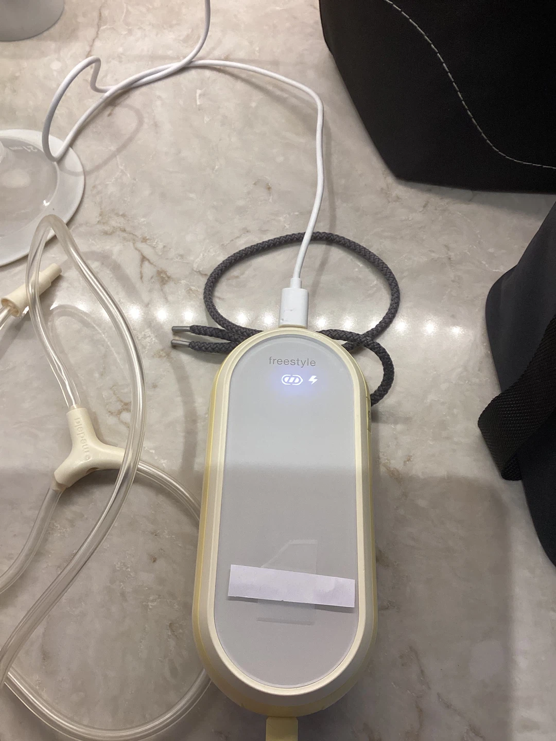 MEDELA FREESTYLE BREASTFEEDING PUMP & EXTRAS (SEE DETAILS) - photo 5