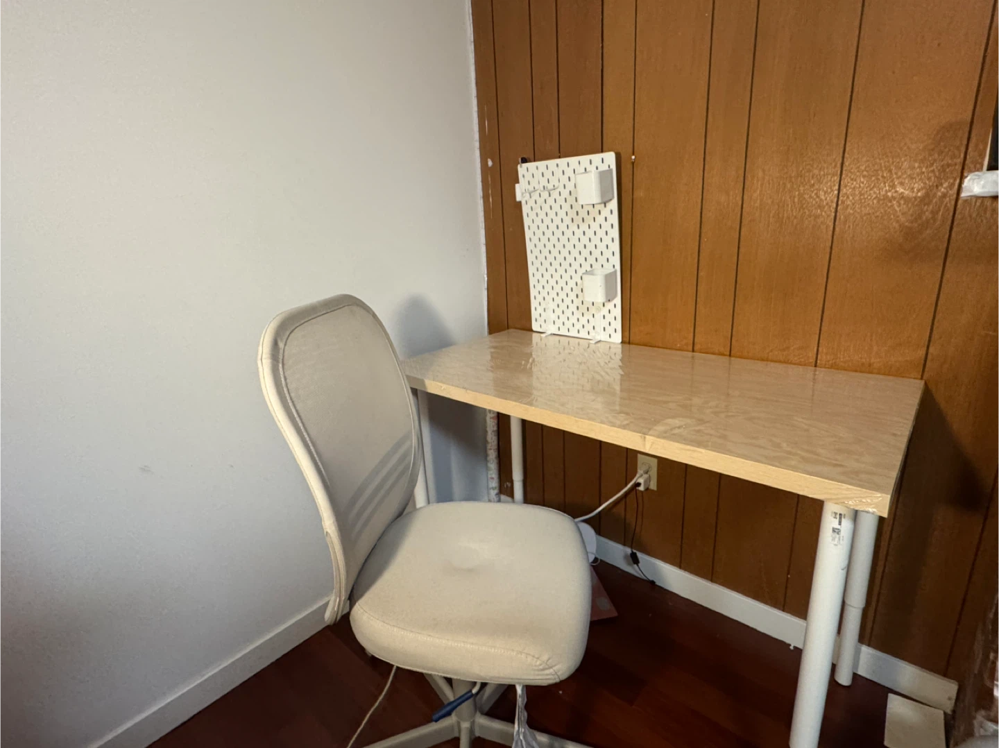 Wood grain desk with pegboard organizer - photo 3