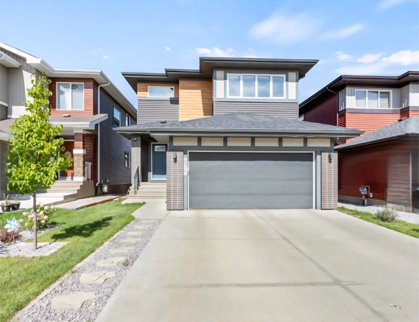 2364 SQ.F HOUSE 4 BEDROOM 2.5 BATH