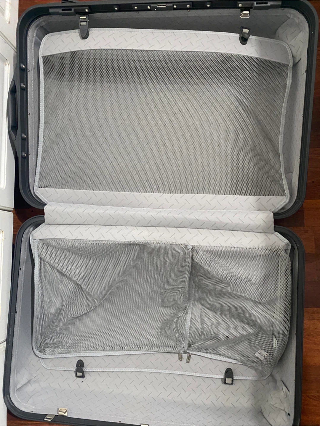 Black Hardshell Spinner Luggage Suitcase - photo 3