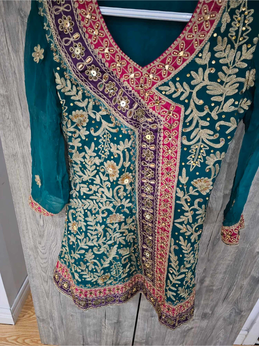 Embellished Kurti with Pants and Dupatta - photo 5