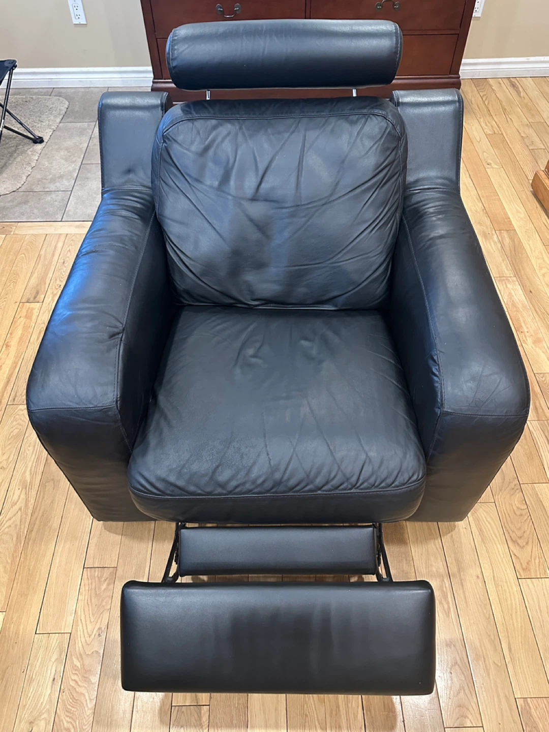 Palliser Flex Leather Armchair Recliner (CAN DELIVER)