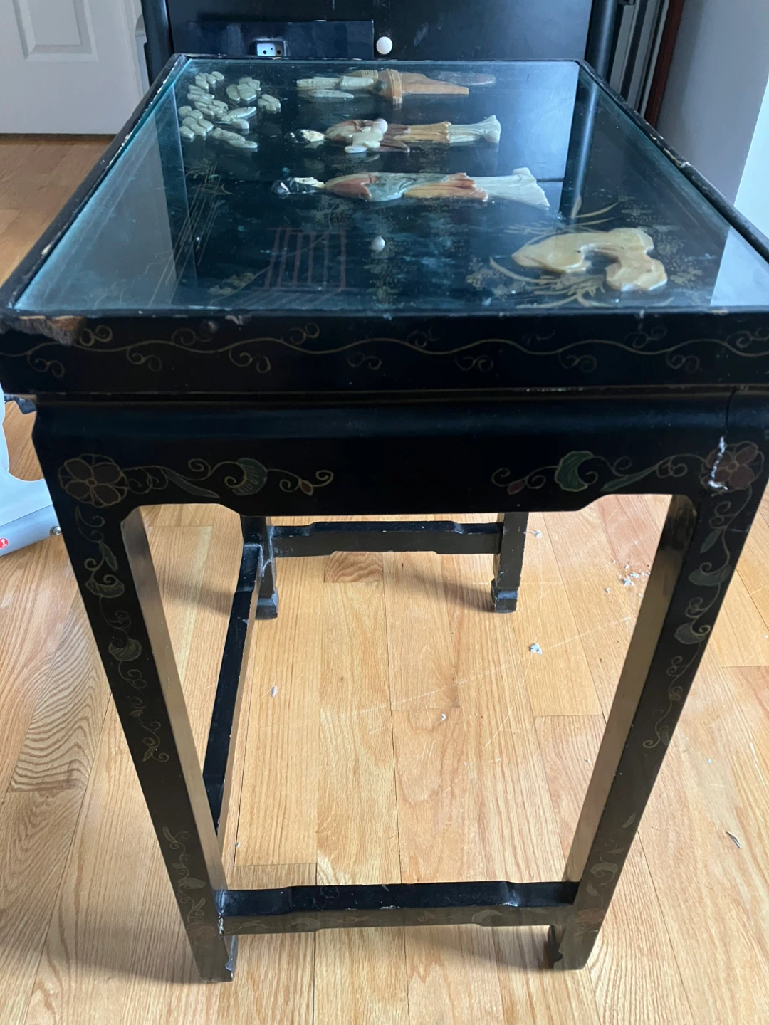🥕Vintage Black Lacquer Side Table with Asian Motif - photo 2